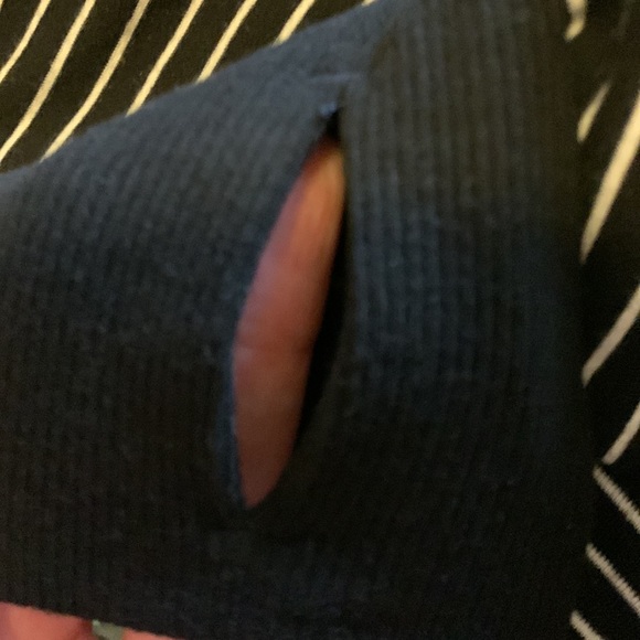 DANSKIN. tunic top features a long sleeve scoop neck pullover sweatshirt… - Picture 5 of 10